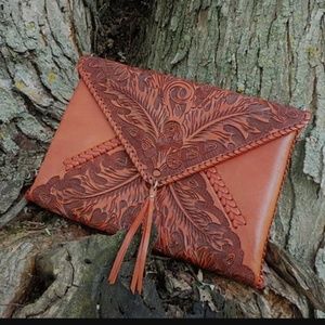 Leather chiselled Wallet Purse